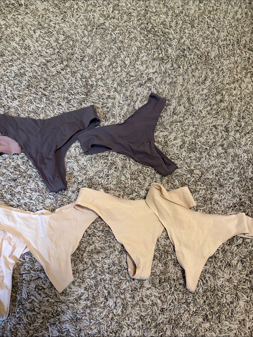 ALO Yoga Airbrush Invisible Thongs Sz XXS new set of 10 - Picture 7 of 9